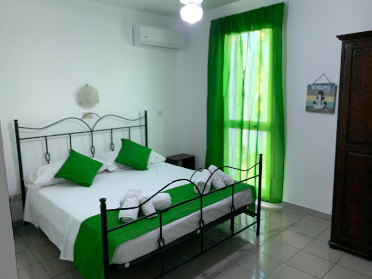 La Bussola Hotel Porto Palo Bagian luar foto