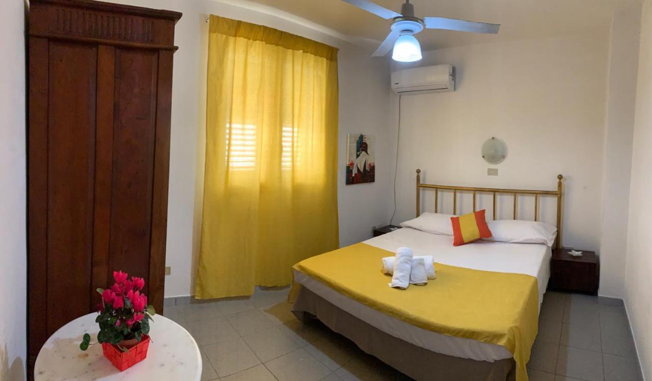 La Bussola Hotel Porto Palo Bagian luar foto
