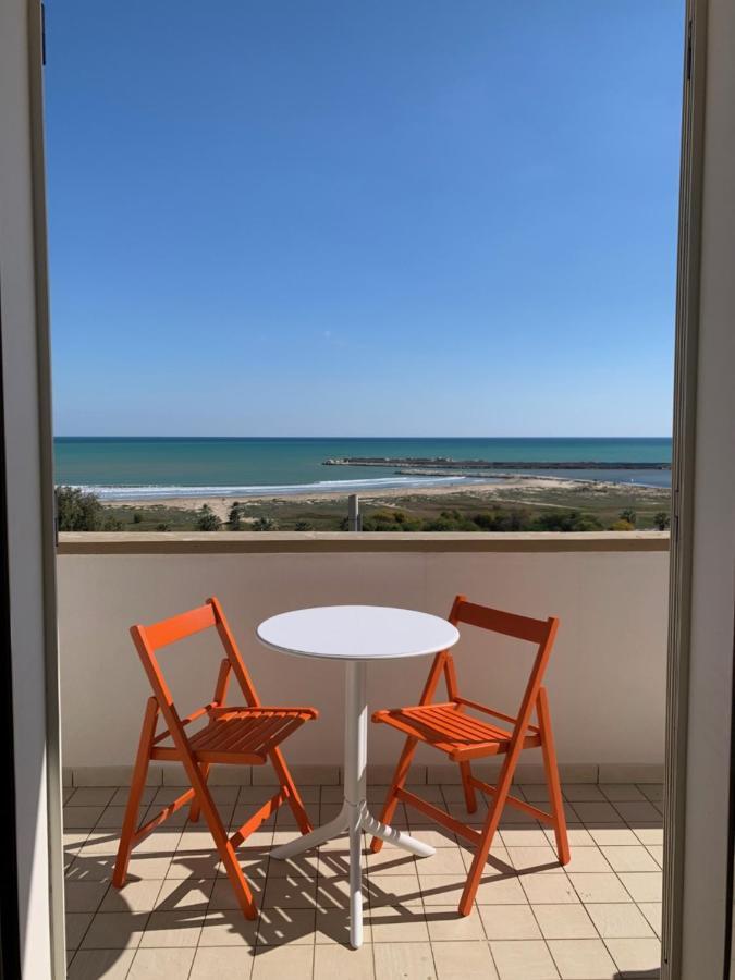 La Bussola Hotel Porto Palo Bagian luar foto