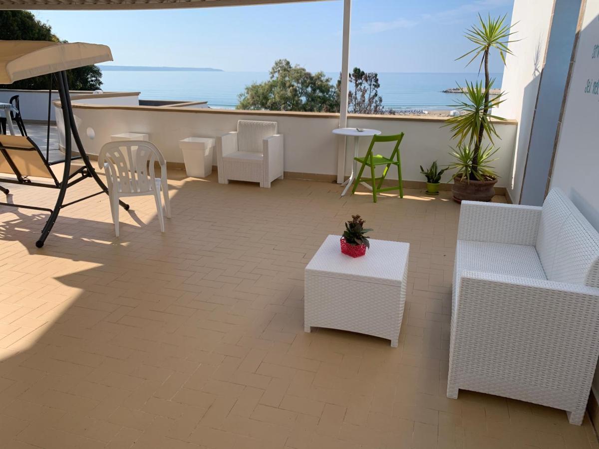 La Bussola Hotel Porto Palo Bagian luar foto