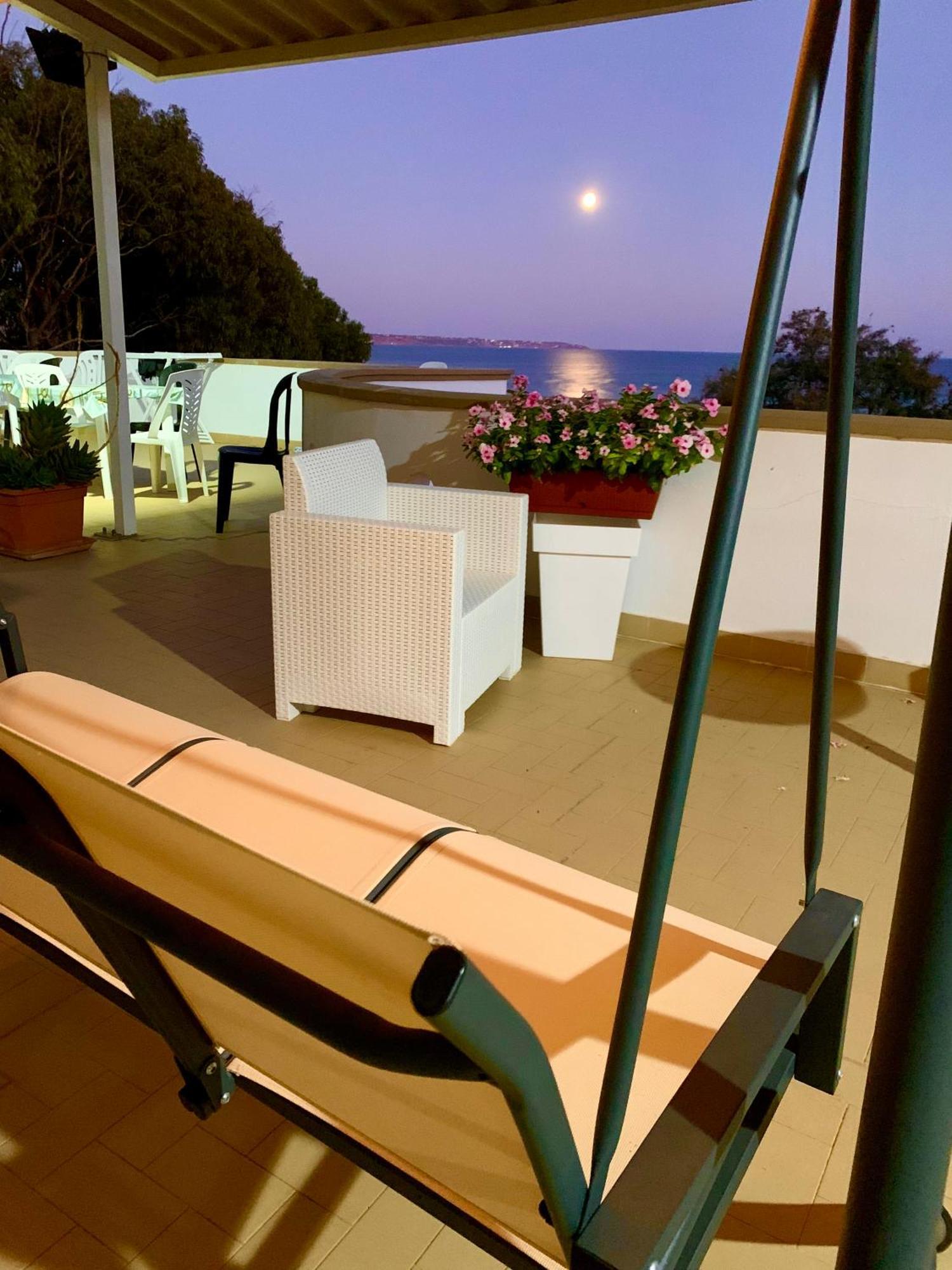 La Bussola Hotel Porto Palo Bagian luar foto