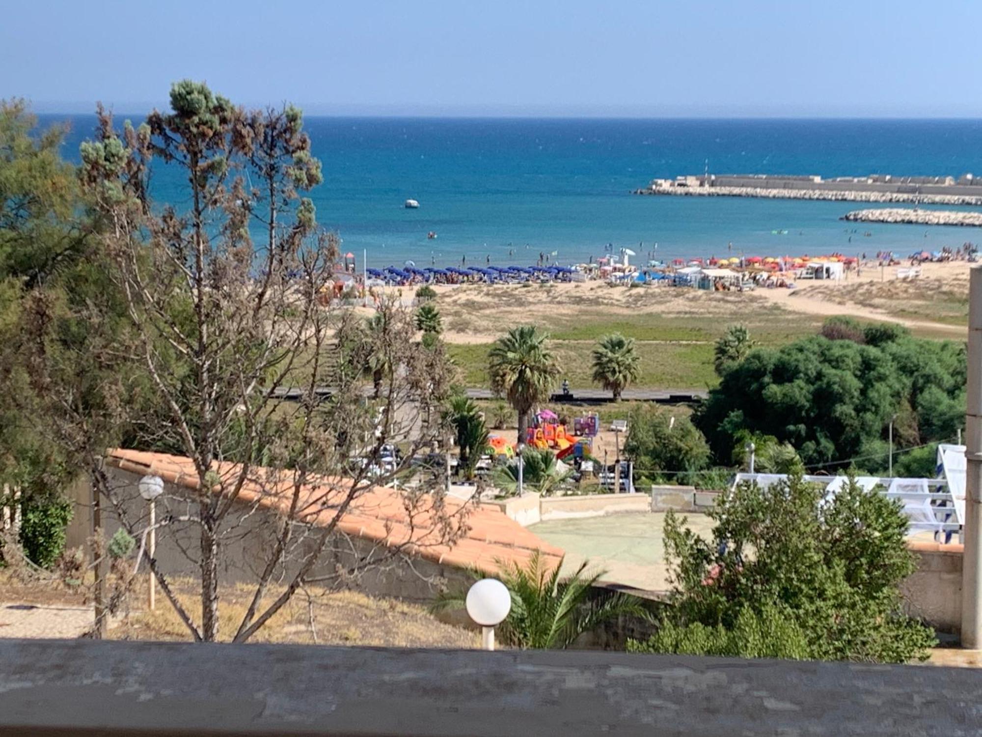 La Bussola Hotel Porto Palo Bagian luar foto